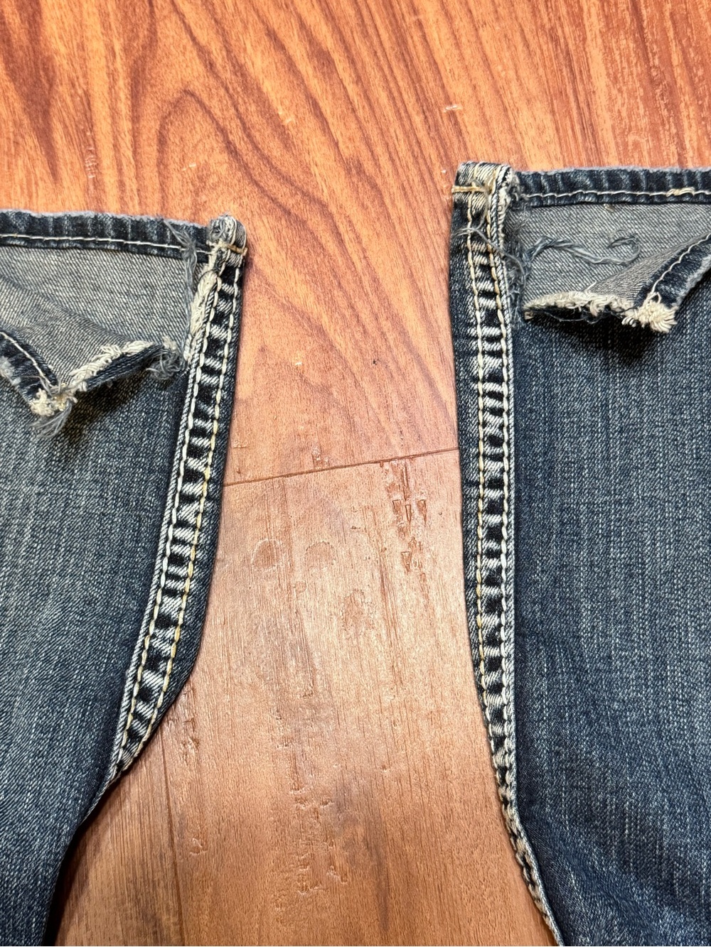 Silver Jeans BabyBoot Cut Blue Distressed Jeans with Embellished Pockets W26/L31 - Picture 10 of 12